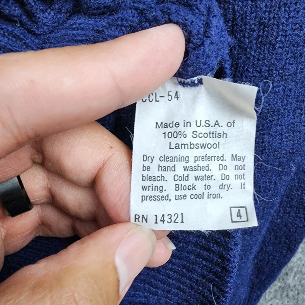 Thane V-Neck Sweater Mens XL Blue 100% Scottish Lambswool Vintage Made in USA‎